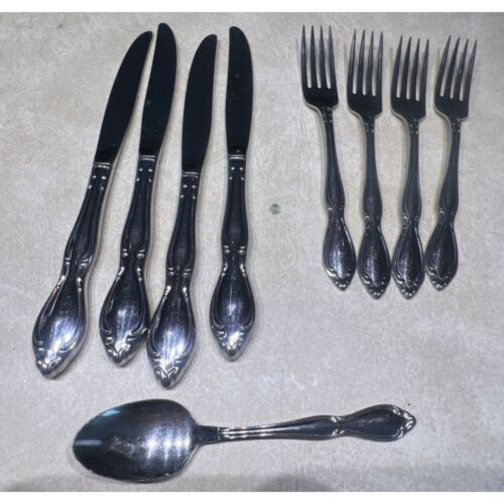 Oneida Ltd. Deluxe Stainless Flatware 9 pc Mix Lot in the Strathmore pattern